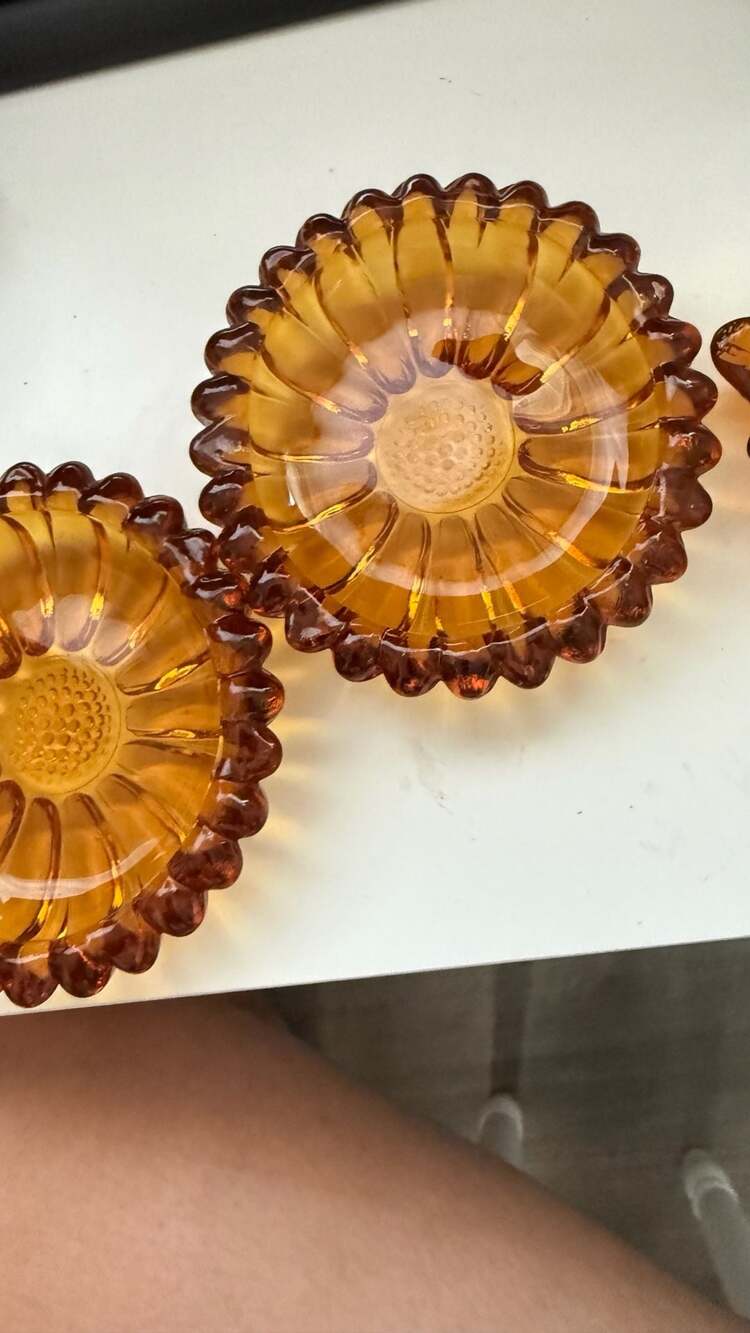 Vintage Amber Glass Sunflower Trinket Dish or Ashtray - Picture 2 of 6
